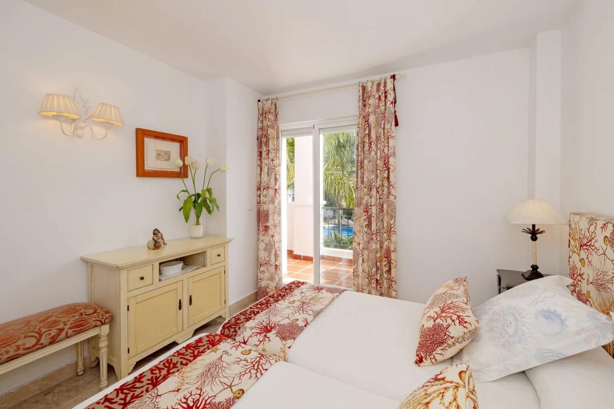 Venta de chalet adosado en  Urbanización Los Naranjos de Marbella s/n , Marbella photo 4