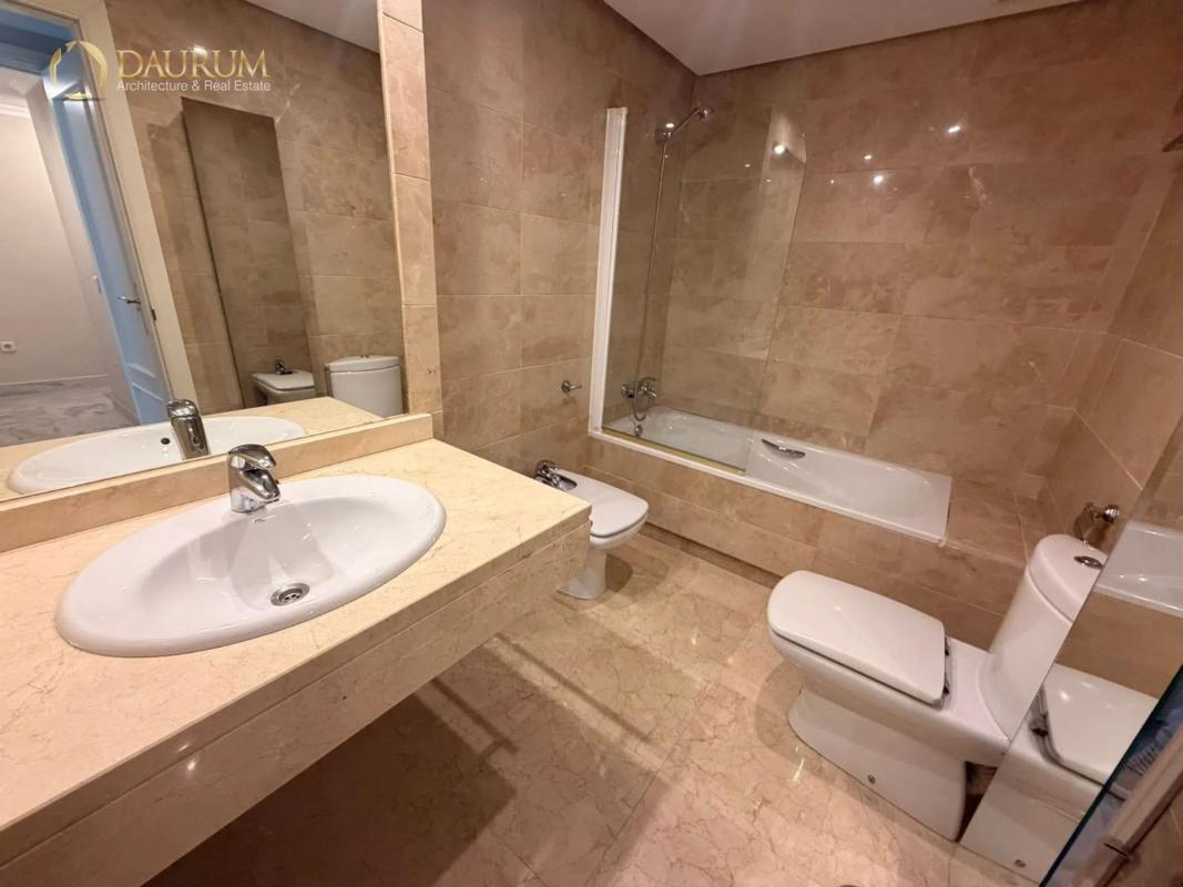Venta de piso en Avenida Príncipe Salman, Marbella
photo 5