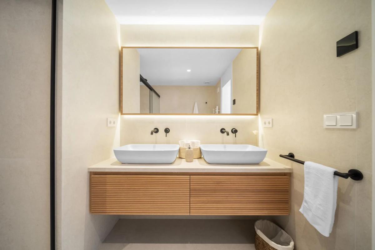 Sale of townhouse in Barrio La Dama de Noche-La Alzambra , Marbella photo 2