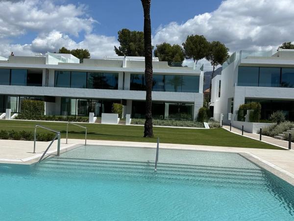Independent chalet for sale in Urbanización Atalaya Río Verde, 31, Marbella
 photo 2