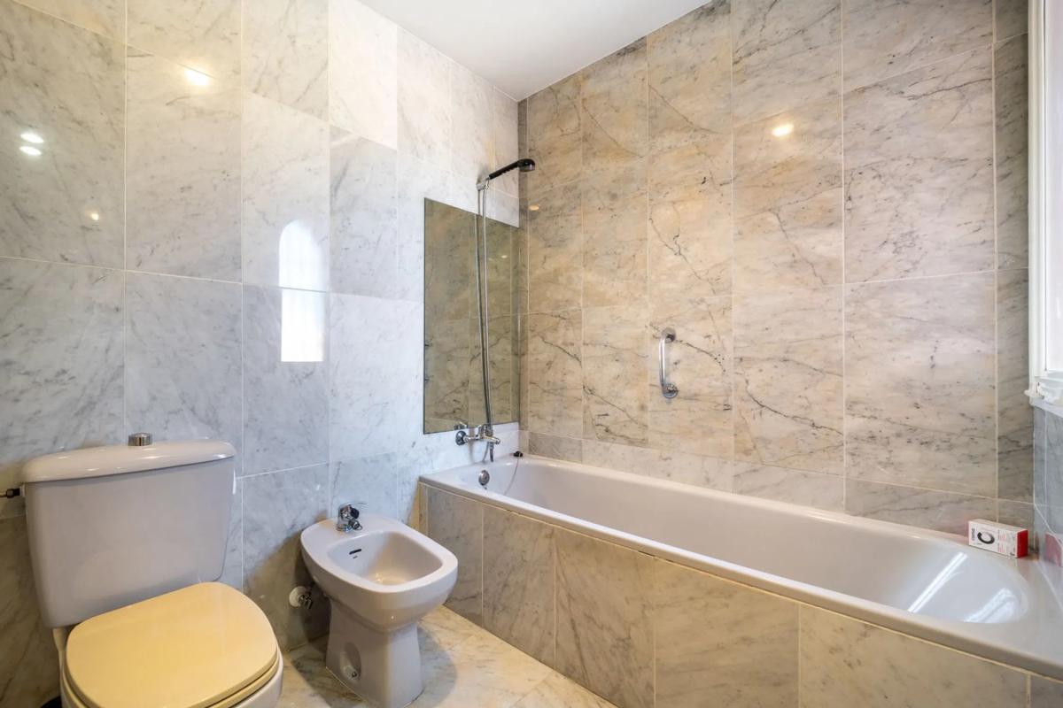 Sale of townhouse in Barrio La Dama de Noche-La Alzambra , Marbella photo 2