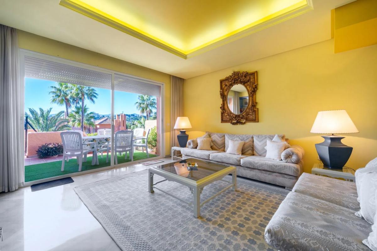 Sale of townhouse in Barrio La Dama de Noche-La Alzambra , Marbella photo 3