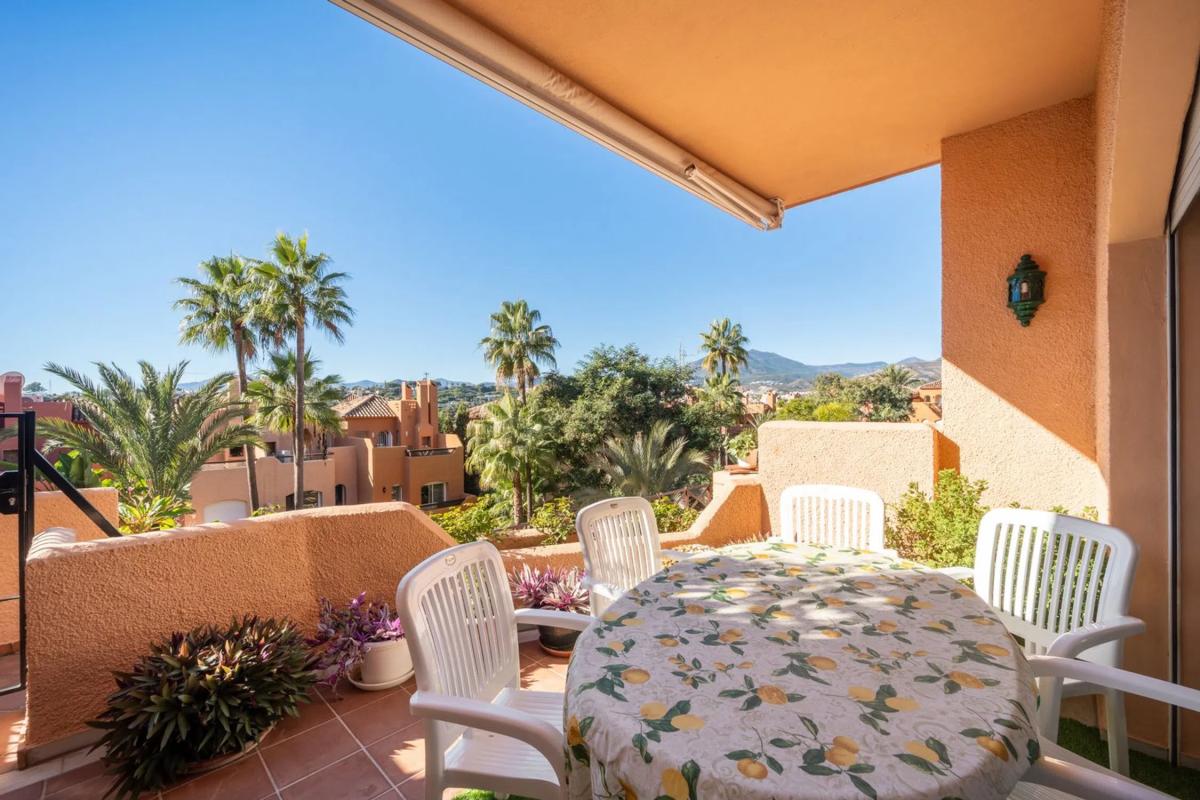 Sale of townhouse in Barrio La Dama de Noche-La Alzambra , Marbella photo 5