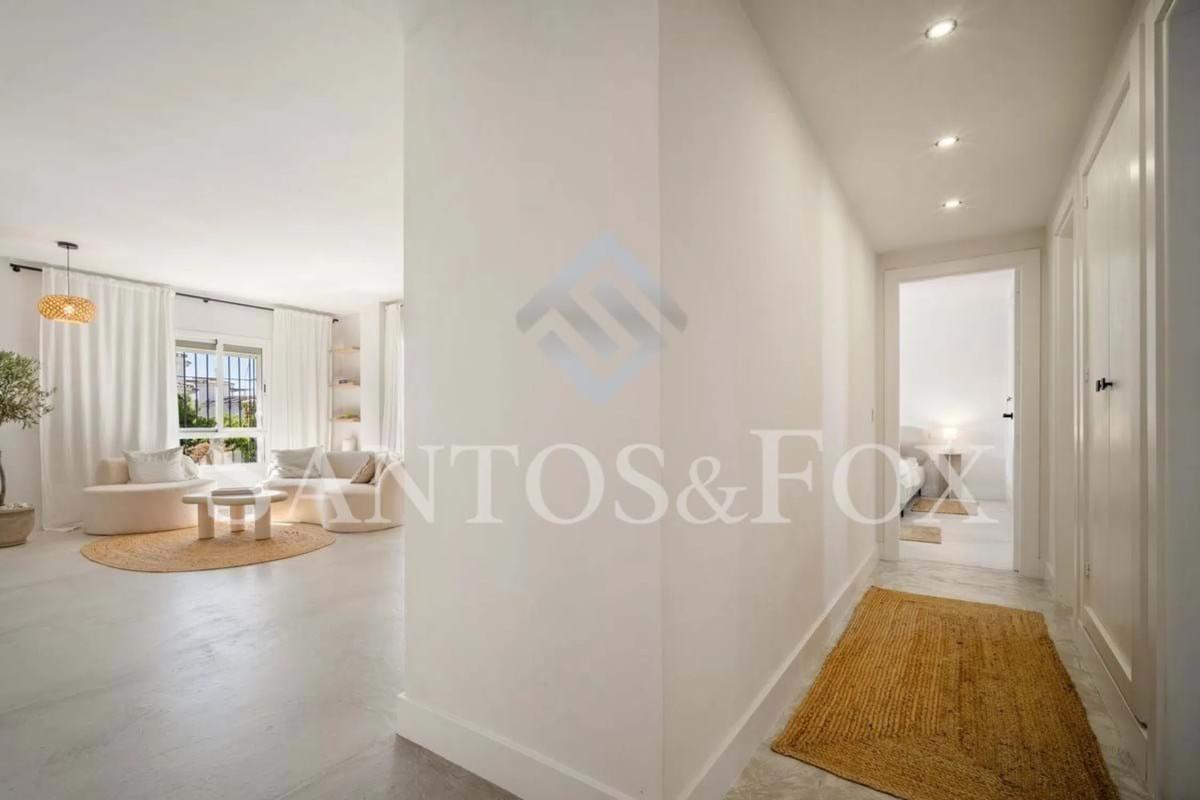 Venta de piso en Barrio La Dama de Noche-La Alzambra, Marbella
photo 2