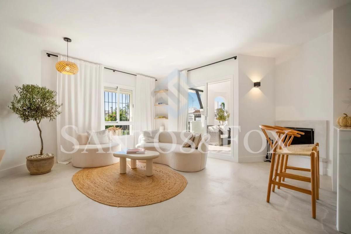 Venta de piso en Barrio La Dama de Noche-La Alzambra, Marbella
photo 3