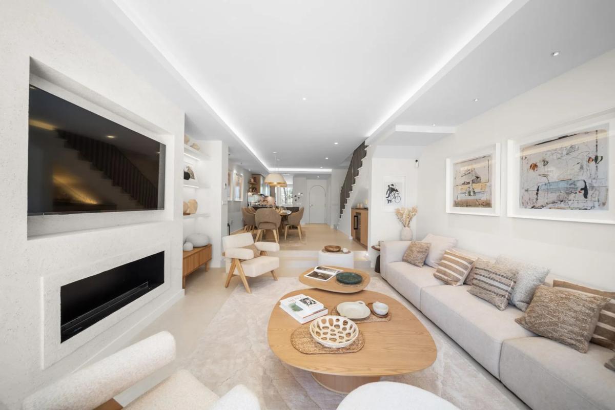 Sale of townhouse in Barrio La Dama de Noche-La Alzambra , Marbella photo 3