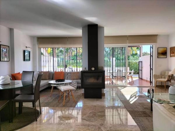 Четырехквартирный дом на продажу на  Urbanización Los Naranjos de Marbella , Марбелла photo 3