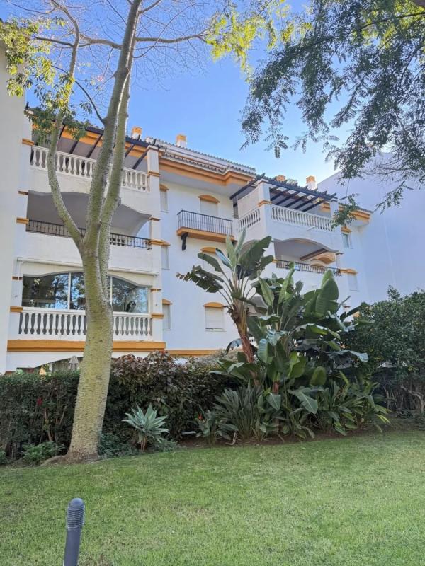 Venta de piso en Le dama de noshe s/n, Marbella
photo 1