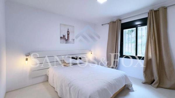 Venta de piso en Barrio La Dama de Noche-La Alzambra, Marbella
 photo 1