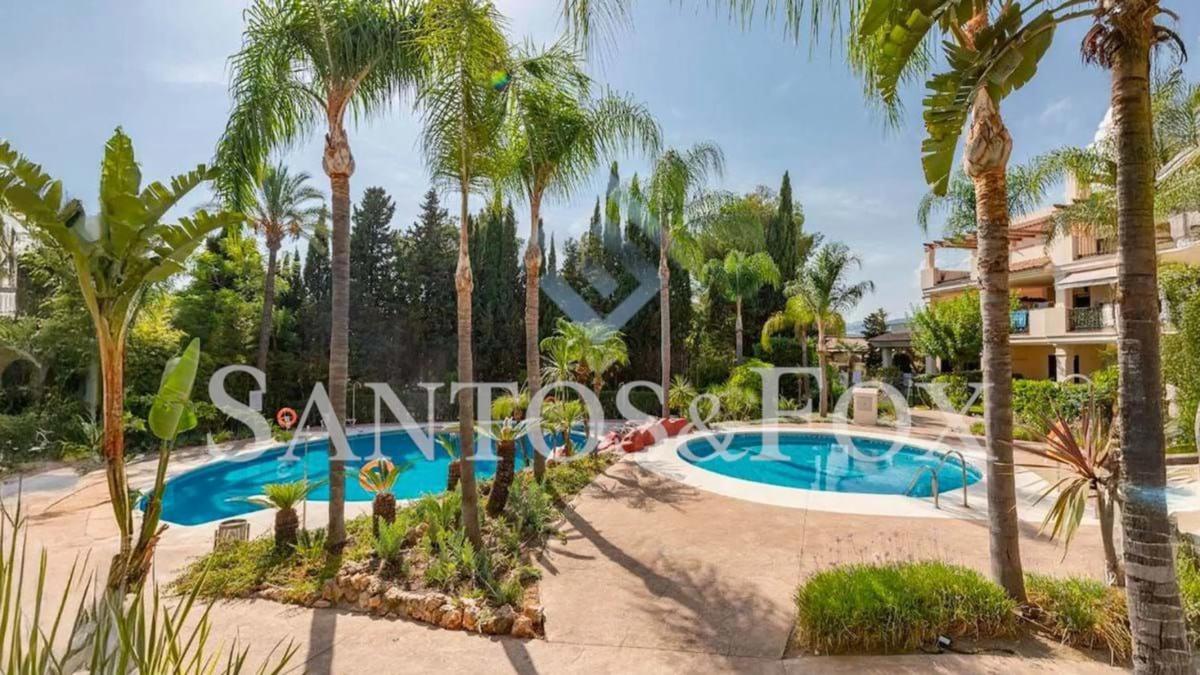 Venta de piso en Barrio La Dama de Noche-La Alzambra, Marbella
photo 3