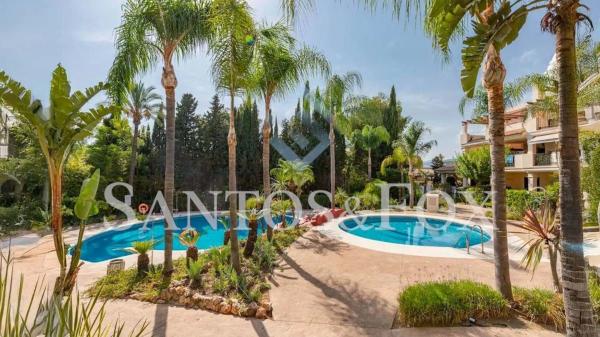Venta de piso en Barrio La Dama de Noche-La Alzambra, Marbella
 photo 3