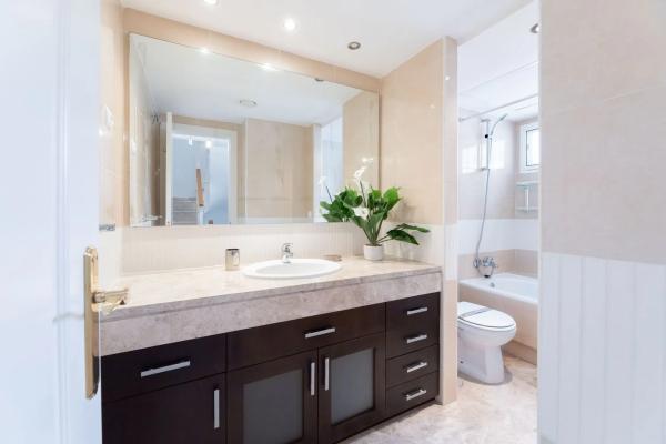 Четырехквартирный дом на продажу на  Urbanización Los Naranjos de Marbella, 1 , Марбелла photo 2