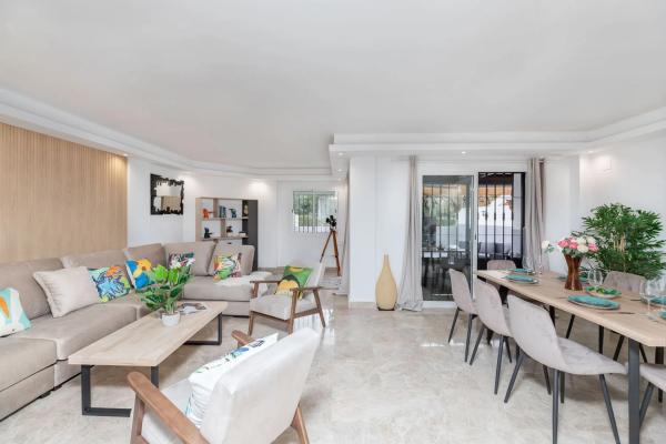Четырехквартирный дом на продажу на  Urbanización Los Naranjos de Marbella, 1 , Марбелла photo 3