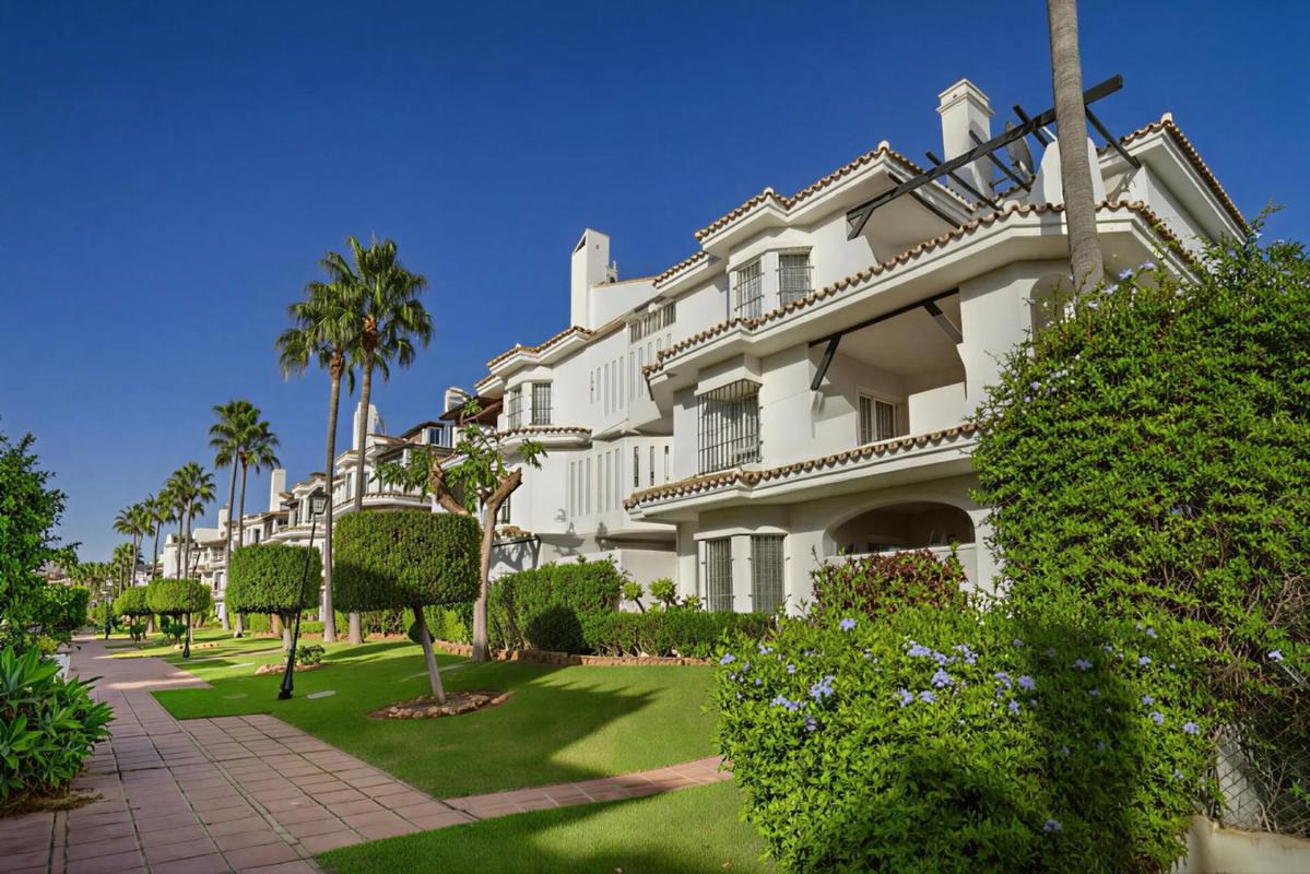 Venta de piso en Urbanización Los Naranjos de Marbella, Marbella
photo 2