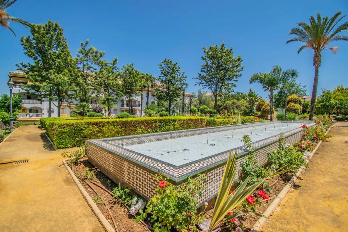 Sale of apartment in Barrio La Dama de Noche-La Alzambra, Marbella
photo 5