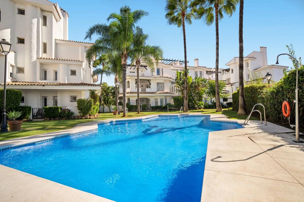 Продажа квартиры на Urbanización Los Naranjos de Marbella, Марбелла
photo 2