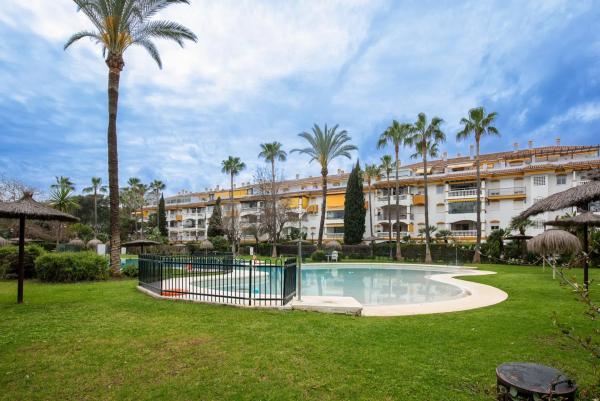 Ático en venta en Urbanización Atalaya Río Verde, Marbella photo 1