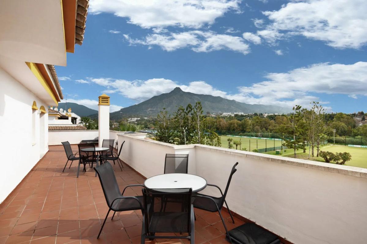 Venta de ático en  Urbanización Atalaya Río Verde, Marbella photo 2