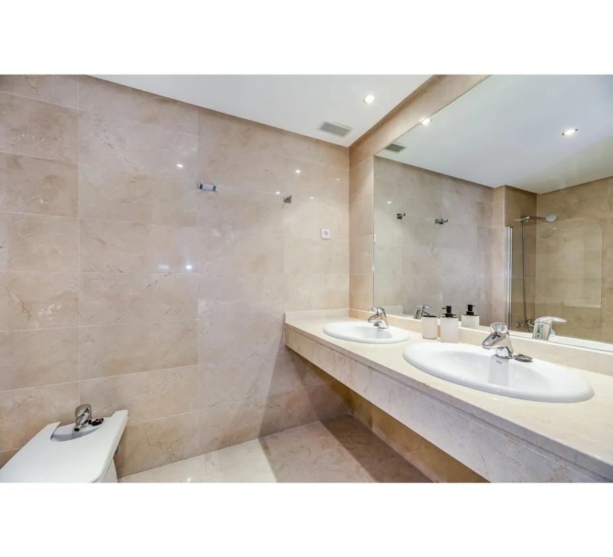 Venta de piso en CM DEL ANGEL-NVA ANDALUCIA, 109, Marbella
 photo 2