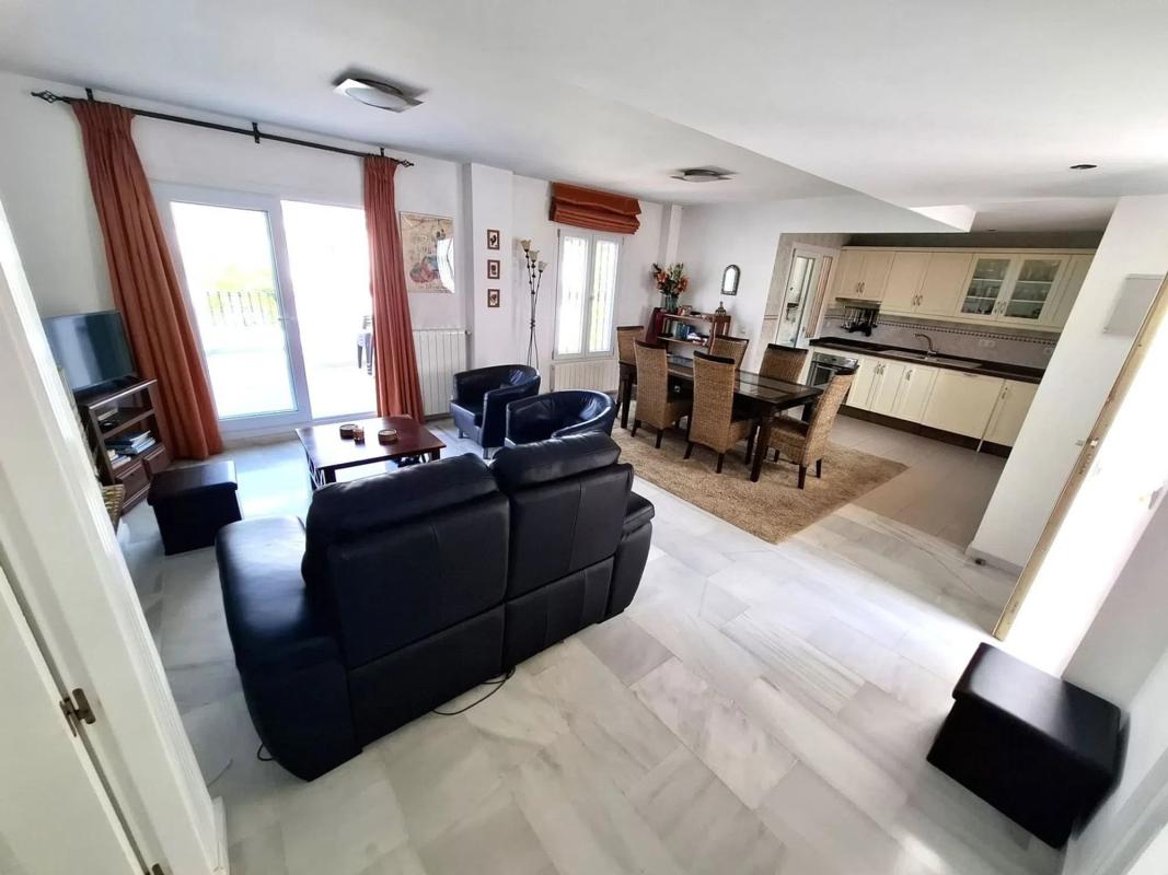 Venta de ático en Urbanización Los Naranjos de Marbella, Marbella photo 2