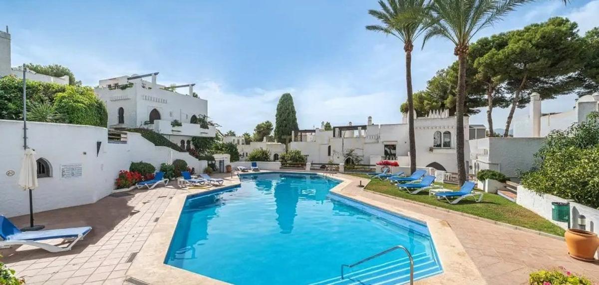 Venta de chalet adosado en  Calle Pablo Picasso , Marbella photo 2