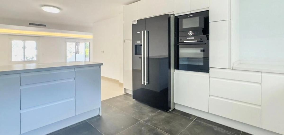 Venta de chalet adosado en  Calle Pablo Picasso , Marbella photo 4