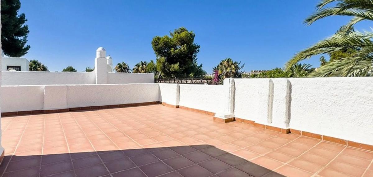 Venta de chalet adosado en  Calle Pablo Picasso , Marbella photo 5