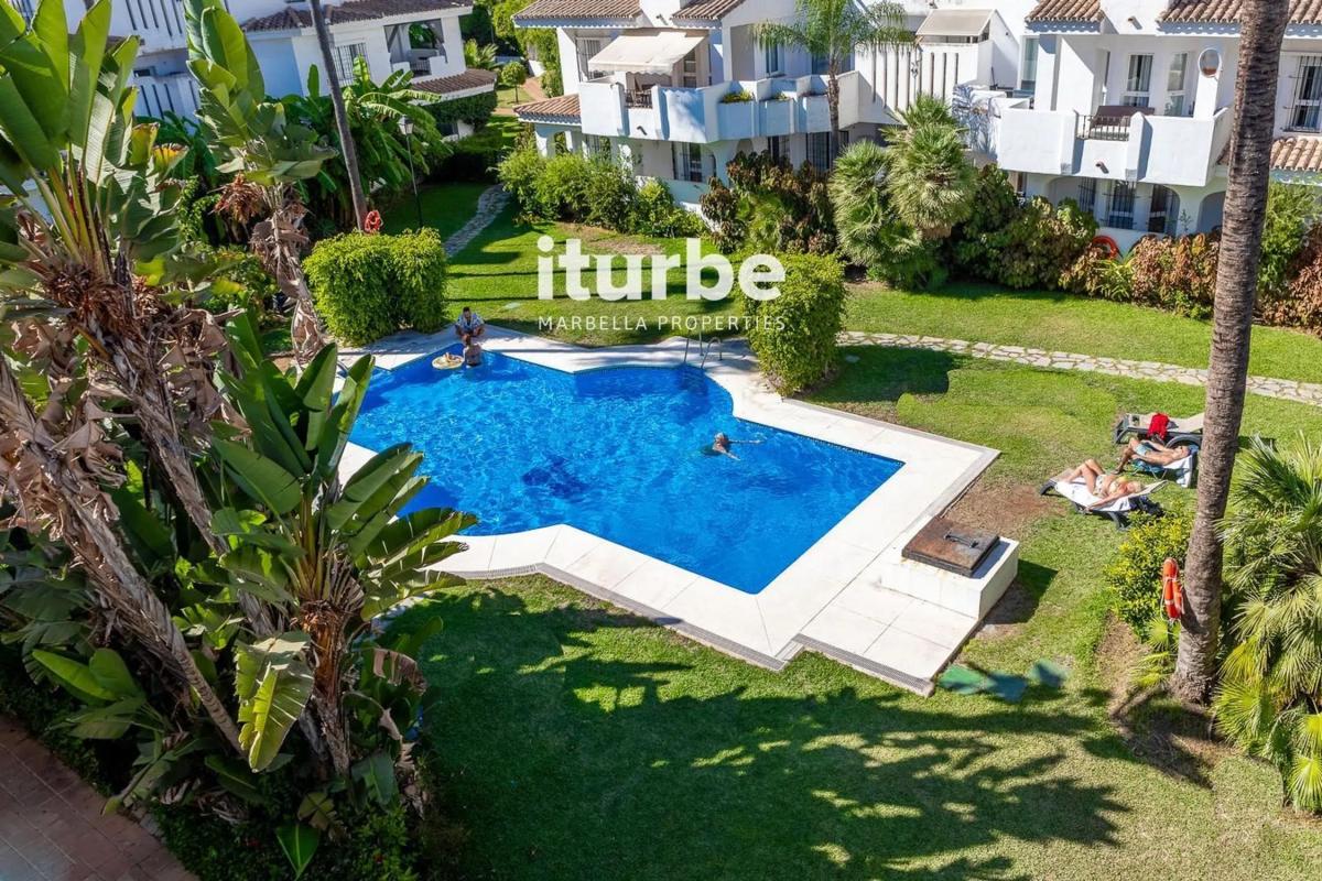 Venta de ático en Barrio La Dama de Noche-La Alzambra, Marbella photo 1