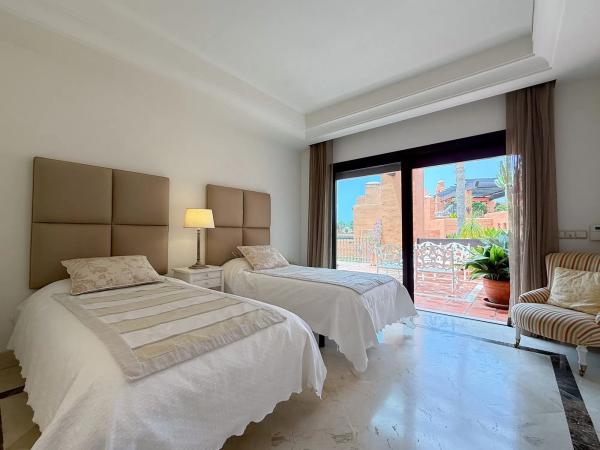 Duplex na sprzedaż w CL VASARI-LA ALZAMBRA, 6, Marbella photo 1