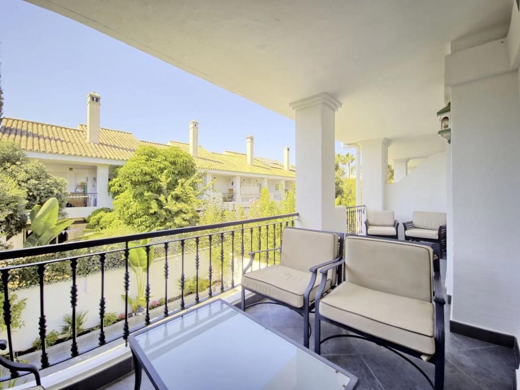 Sprzedaż szeregowego domku w Calle Almogía, 38 , Marbella photo 1