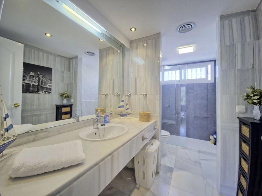 Sprzedaż szeregowego domku w Calle Almogía, 38 , Marbella photo 5