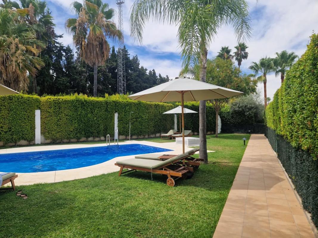 Sprzedaż szeregowego domku w Urbanización Los Naranjos de Marbella, 6 , Marbella photo 2
