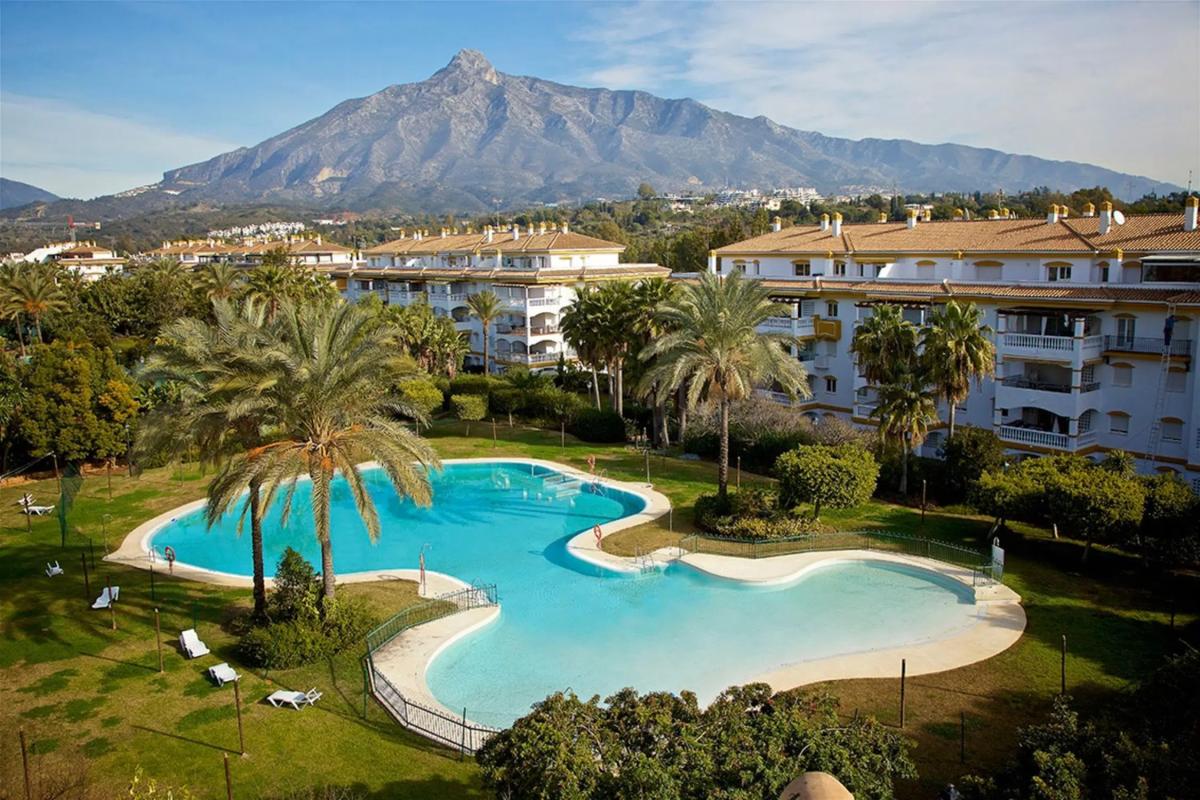 Venta de ático en Barrio La Dama de Noche-La Alzambra, Marbella photo 1