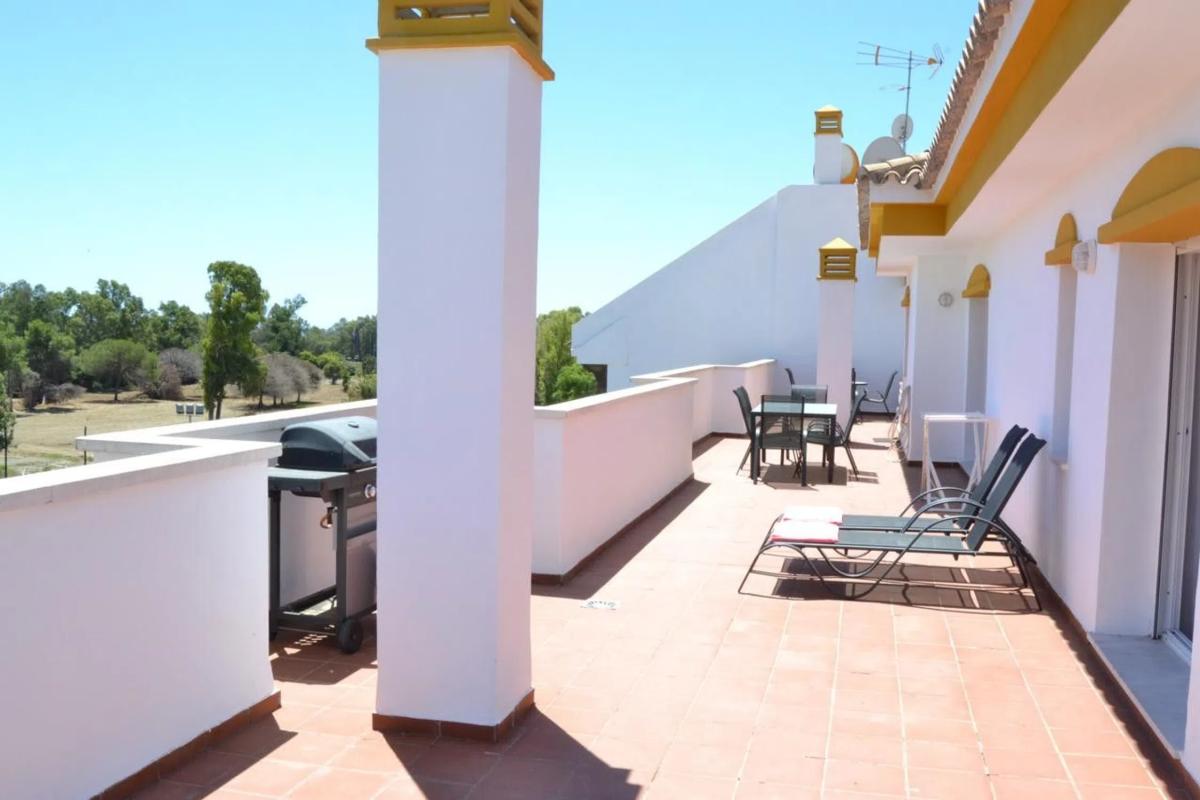 Venta de ático en Urbanización Atalaya Río Verde, 109, Marbella photo 2