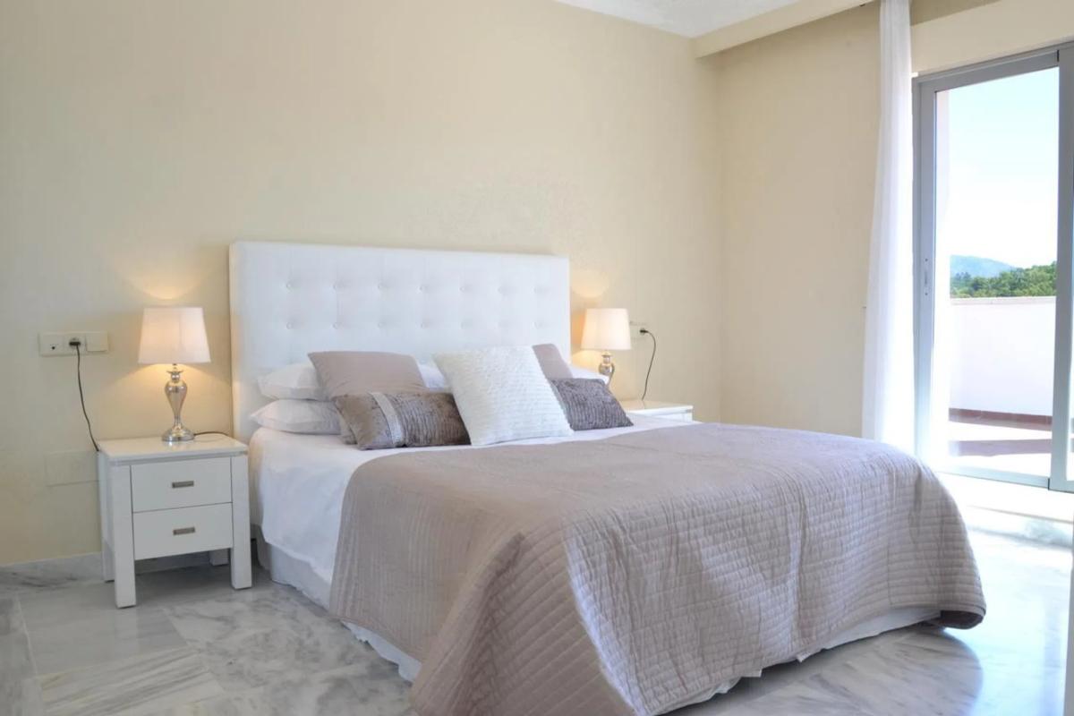 Venta de ático en Urbanización Atalaya Río Verde, 109, Marbella photo 3