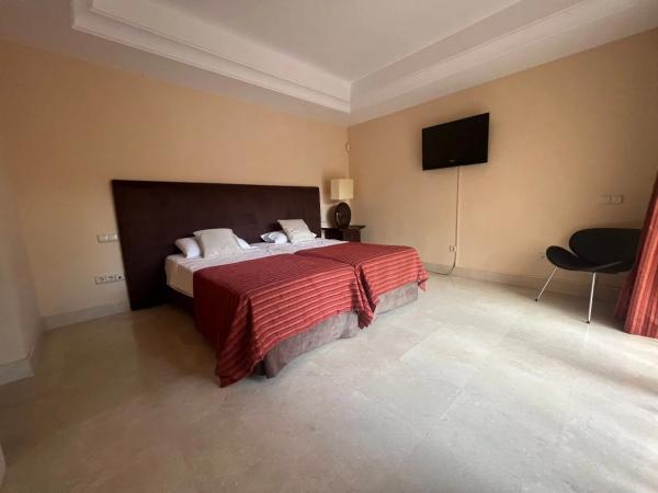 Duplex na sprzedaż w Urbanización la Alzambra s/n, Marbella thumbnail 2