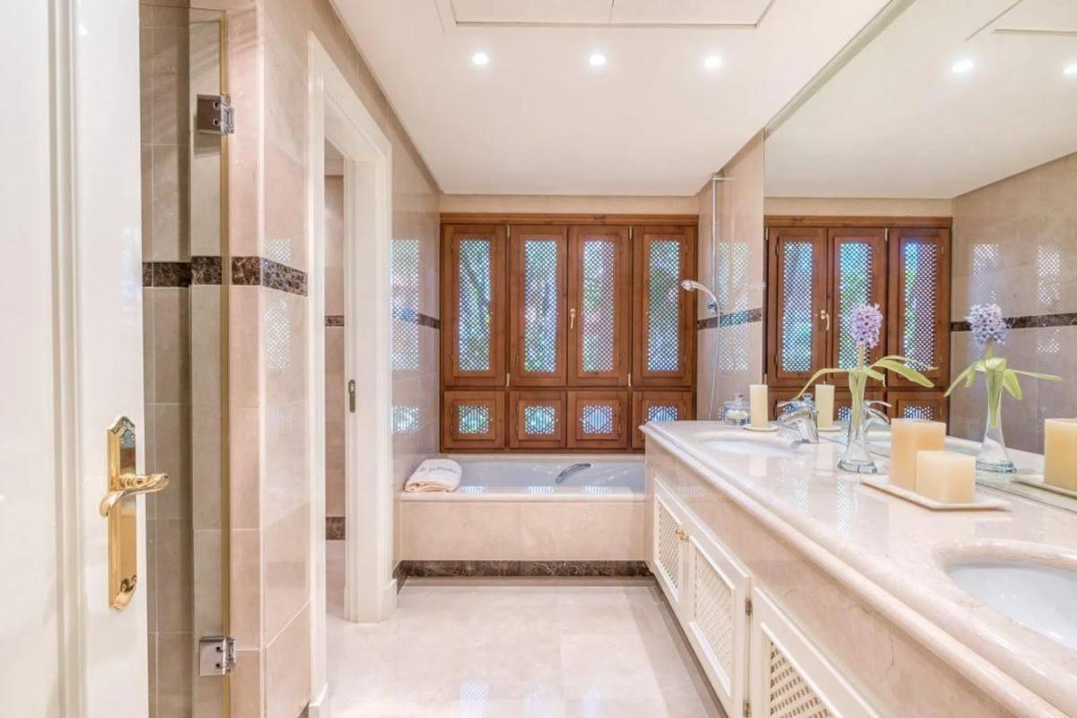 Продажа дуплекса на Urbanización la Alzambra s/n, Марбелла photo 5