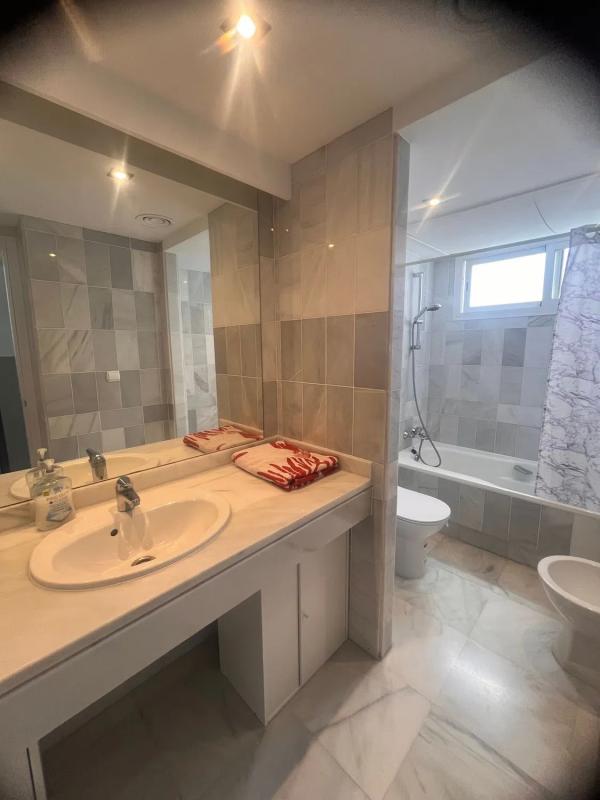 Venta de chalet adosado en  Avenida Príncipe Salman , Marbella photo 4