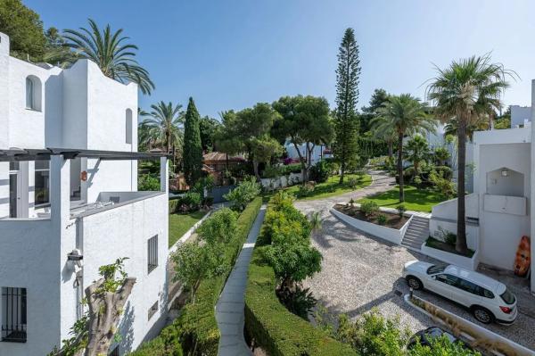Chalet independiente en venta en Calle Salvador Dalí, Marbella
photo 1