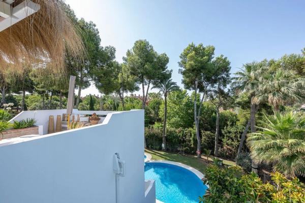 Chalet independiente en venta en Calle Salvador Dalí, Marbella
thumbnail 3
