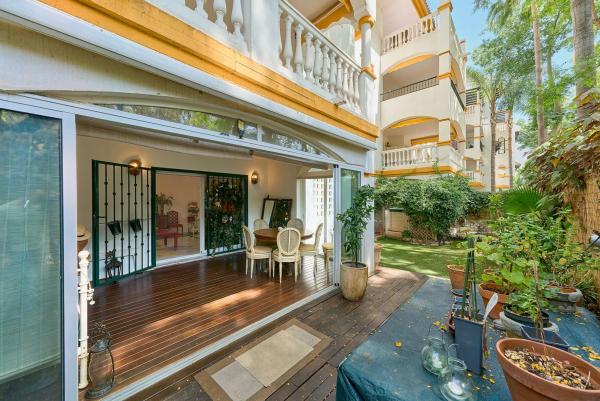 Piso en venta en Avenida Príncipe Salman, 1, Marbella
photo 1