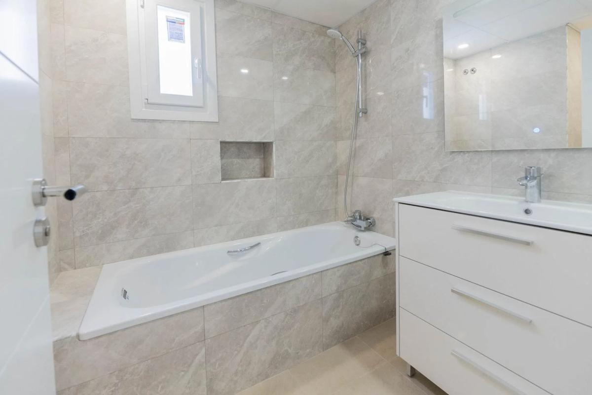 Venta de chalet adosado en Calle Luis Morales , Marbella photo 3