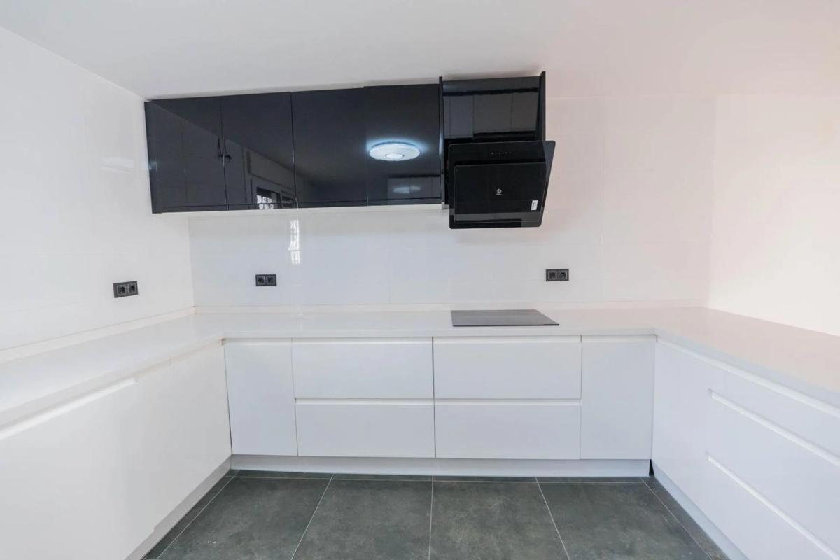 Venta de chalet adosado en Calle Luis Morales , Marbella photo 4