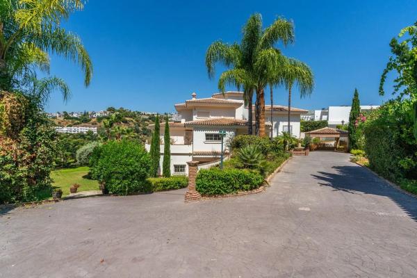 Chalet independiente en venta en Calle Teniente Riera, Marbella
thumbnail 3