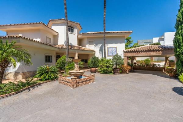 Chalet independiente en venta en Calle Teniente Riera, Marbella
 photo 4
