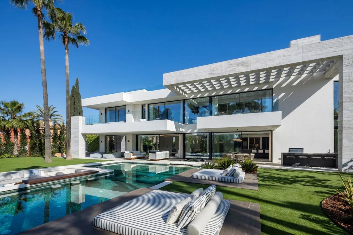 Venta de chalet independiente en Calle Alonso Cano, Marbella
photo 1