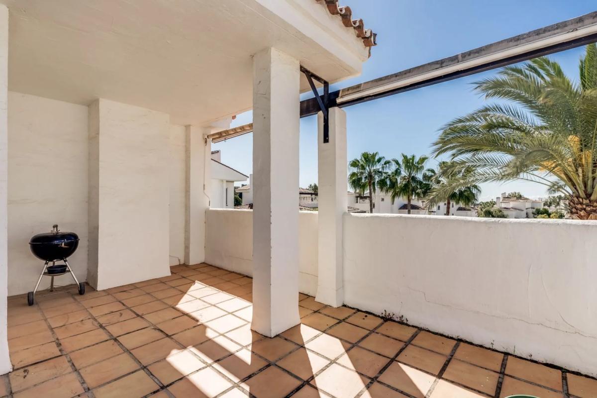 Продажа дуплекса на Urbanización Los Naranjos de Marbella, 28 -22, Марбелла photo 4