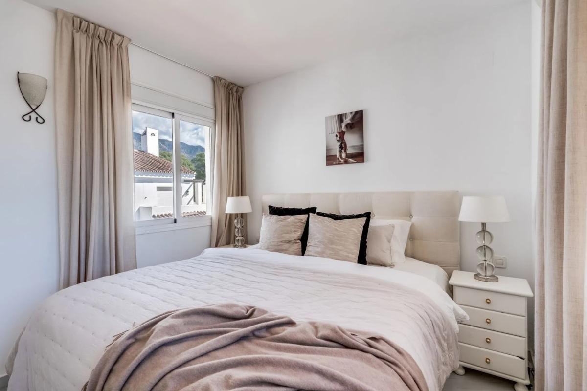 Продажа дуплекса на Urbanización Los Naranjos de Marbella, 28 -22, Марбелла photo 5