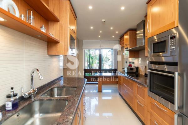 Sprzedaż mieszkania w Avenida Príncipe Salman, 3, Marbella
 photo 2