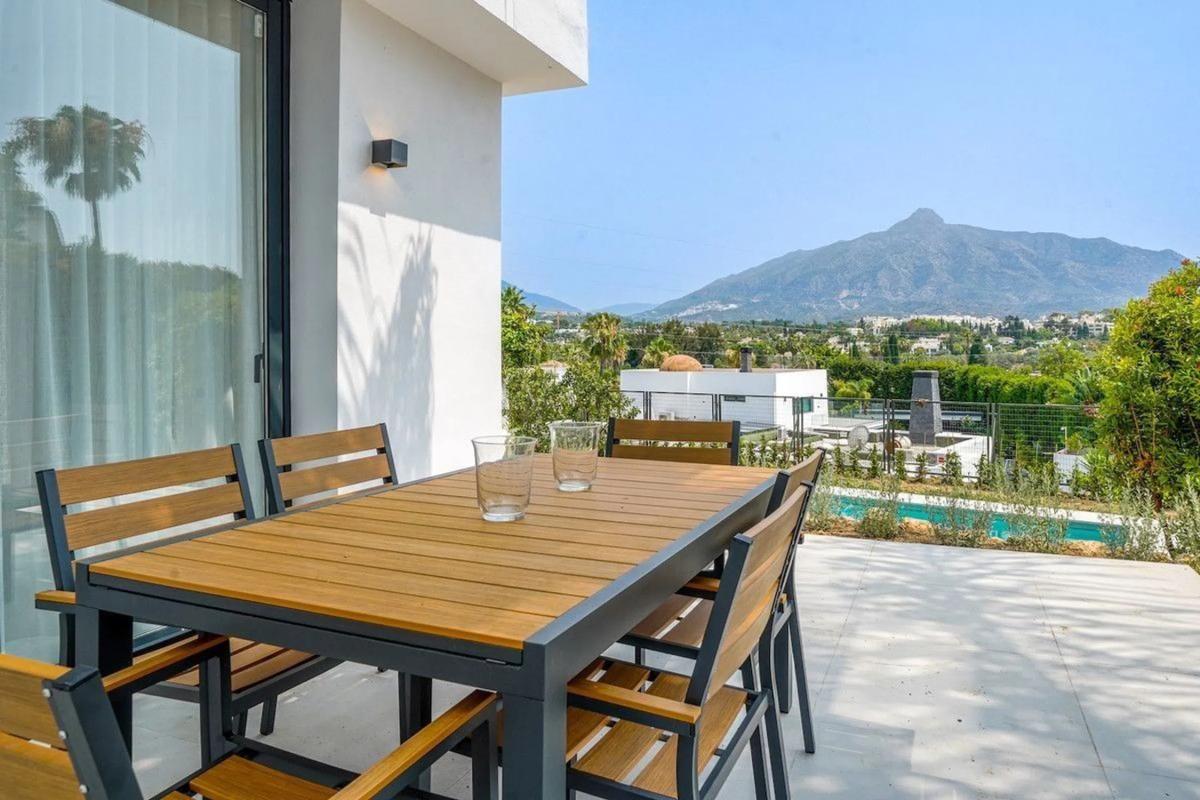 Sprzedaż niezależnego domku jednorodzinnego w Barrio La Dama de Noche-La Alzambra, Marbella photo 5